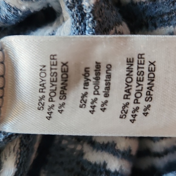 Chico's womans size 1 blue and white stripe casual shirt - Picture 7 of 7